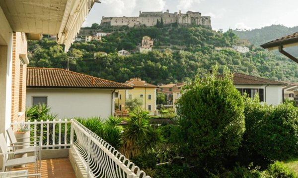appartamento in vendita a Massa in zona Centro Storico