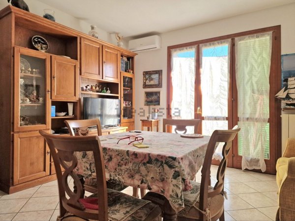 appartamento in vendita a Massa in zona Marina di Massa