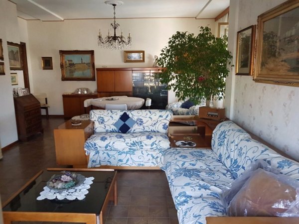 appartamento in vendita a Massa in zona Marina di Massa