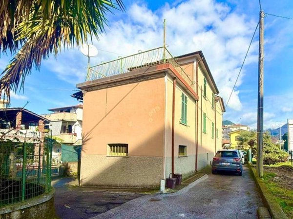 casa indipendente in vendita a Massa in zona Centro Storico