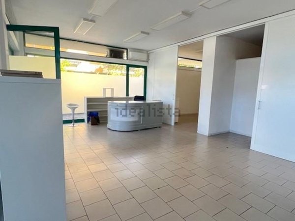 trivano in vendita a Massa in zona Marina di Massa