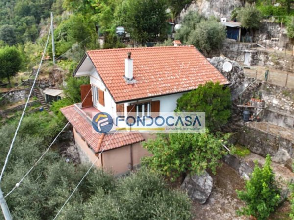 casa indipendente in vendita a Massa in zona Antona