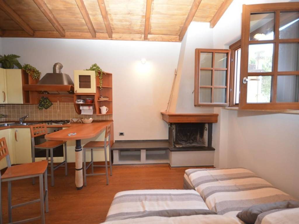 appartamento in vendita a Massa in zona Poveromo