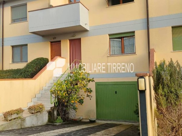 casa indipendente in vendita a Massa in zona Pariana