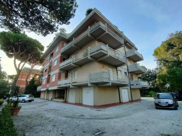 appartamento in vendita a Massa in zona Marina dei Ronchi
