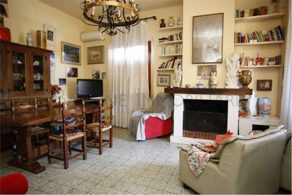 appartamento in vendita a Massa in zona Centro Storico