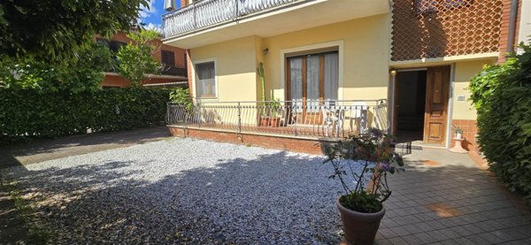 appartamento in vendita a Massa in zona Marina dei Ronchi