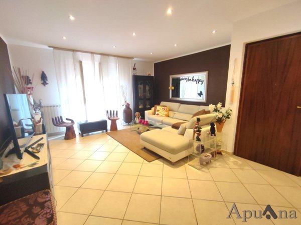 appartamento in vendita a Massa in zona Centro Storico