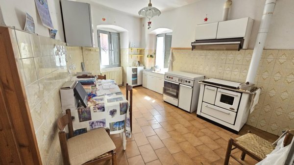 casa indipendente in vendita a Massa in zona Centro Storico