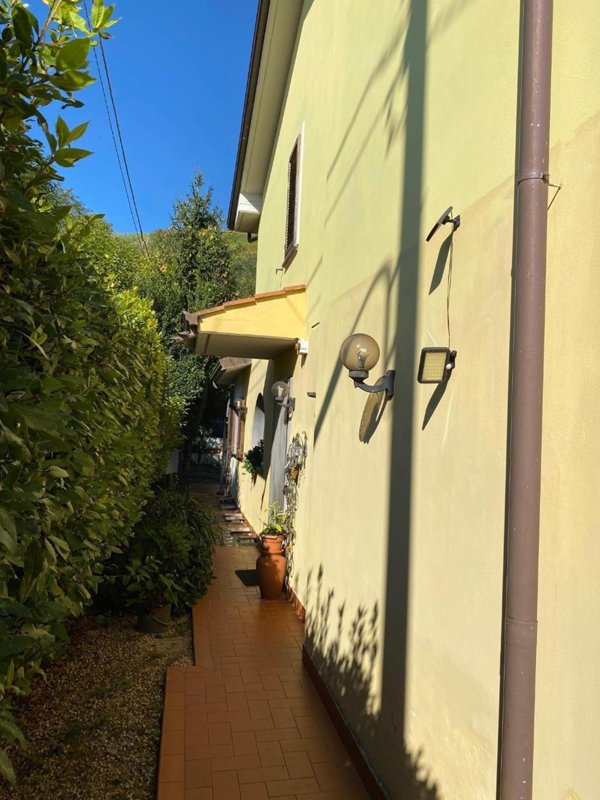 casa indipendente in vendita a Massa in zona Mirteto