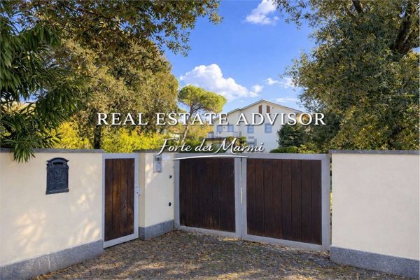 casa indipendente in vendita a Massa in zona Poveromo