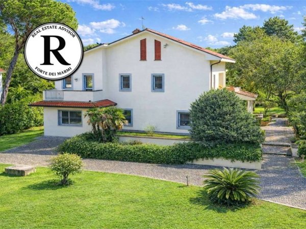 casa indipendente in vendita a Massa in zona Poveromo