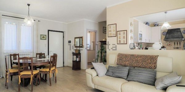 casa indipendente in vendita a Massa