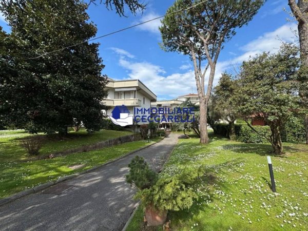 appartamento in vendita a Massa in zona Centro Storico