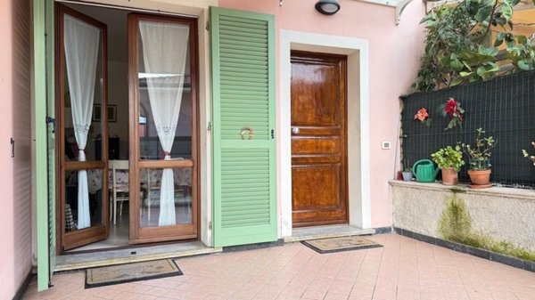 appartamento in vendita a Massa in zona Marina di Massa