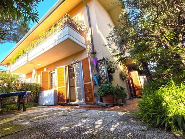 casa indipendente in vendita a Massa in zona Centro Storico