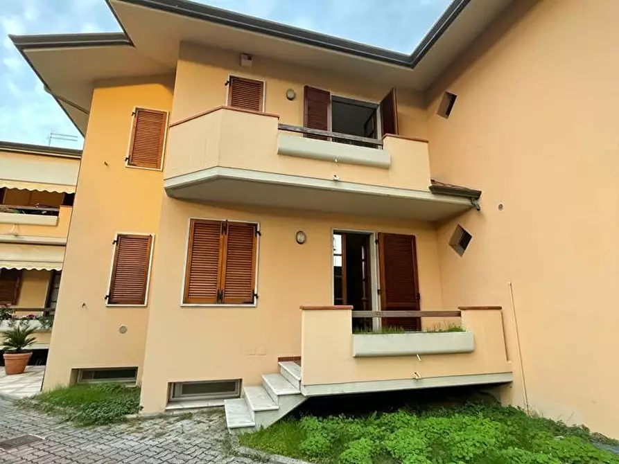 casa indipendente in vendita a Massa in zona Marina di Massa