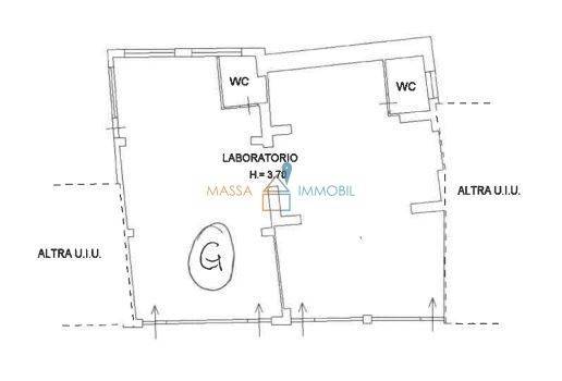 locale commerciale in vendita a Massa