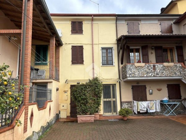 casa indipendente in vendita a Massa