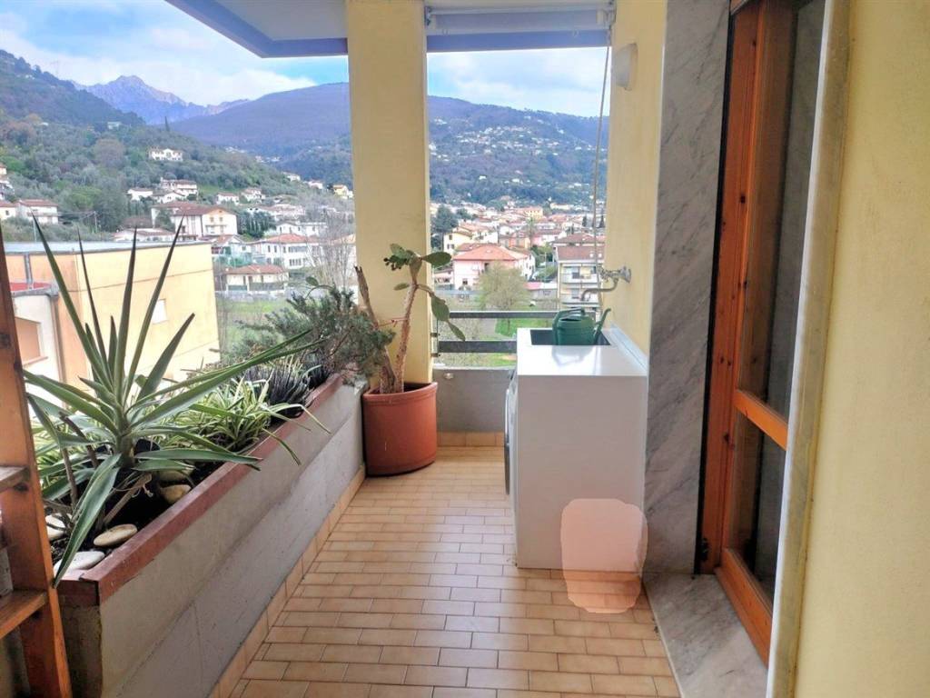 appartamento in vendita a Massa in zona Romagnano