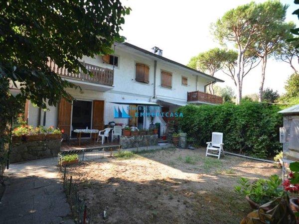 casa indipendente in vendita a Massa in zona Poveromo