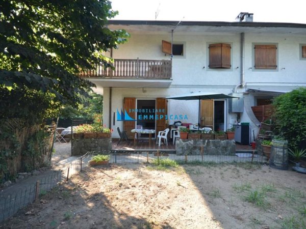 casa indipendente in vendita a Massa in zona Poveromo
