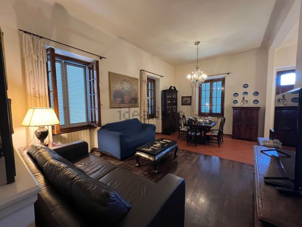 casa indipendente in vendita a Massa