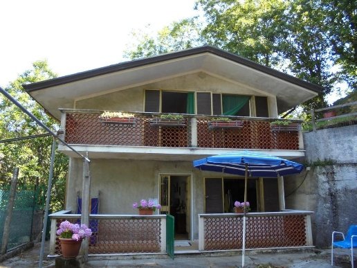 casa indipendente in vendita a Massa