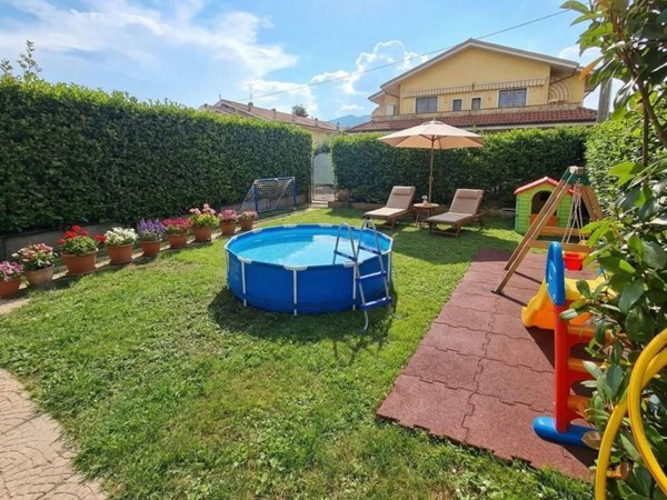 appartamento in vendita a Massa in zona Marina dei Ronchi