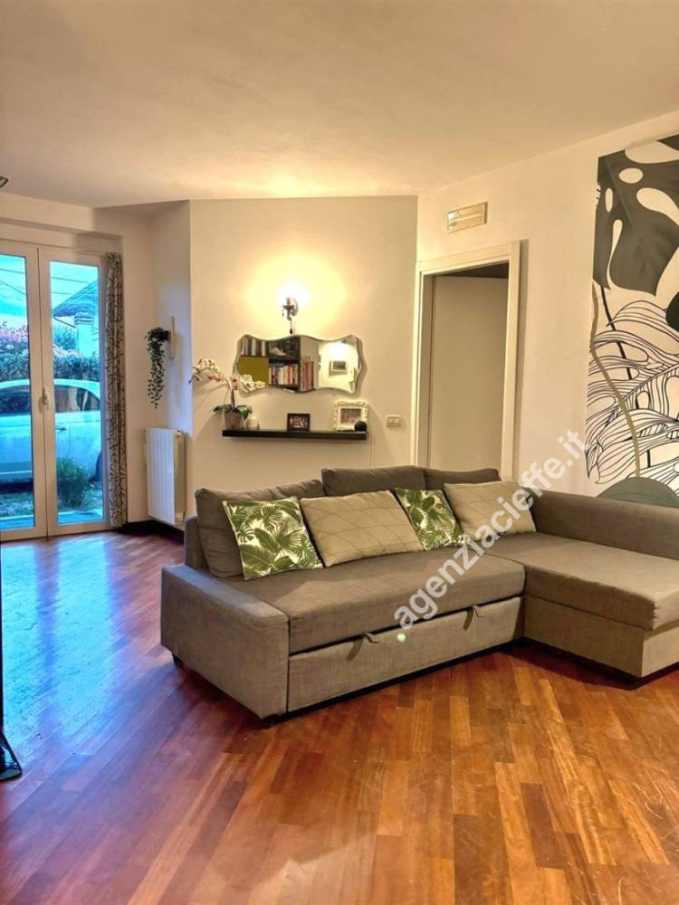 appartamento in vendita a Massa in zona Marina di Massa