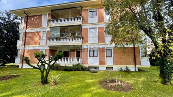 appartamento in vendita a Massa in zona Marina dei Ronchi