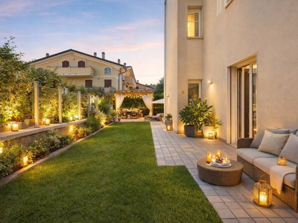 appartamento in vendita a Massa in zona Marina dei Ronchi