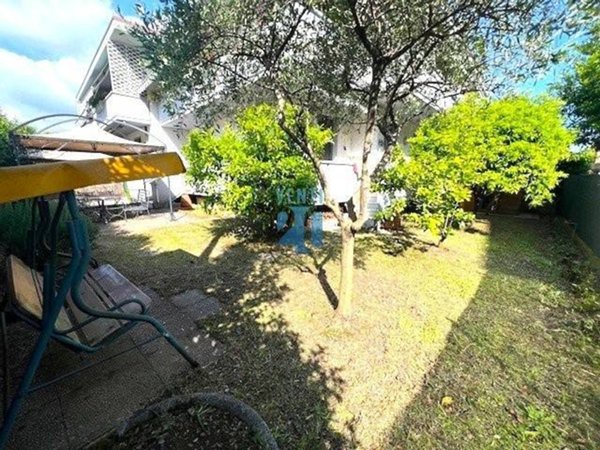 appartamento in vendita a Massa in zona Marina di Massa