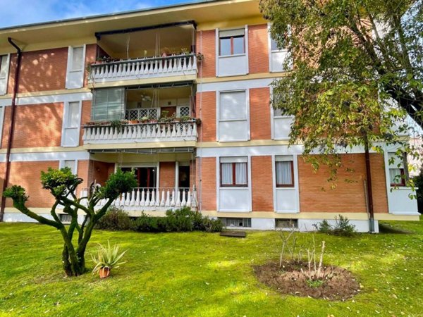 appartamento in vendita a Massa in zona Marina dei Ronchi
