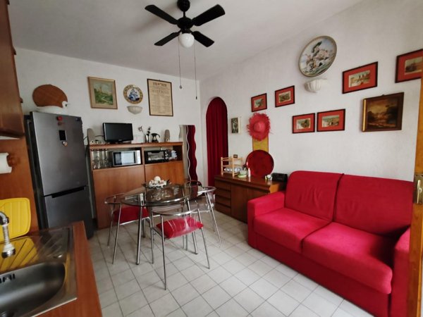 appartamento in vendita a Massa in zona Marina dei Ronchi