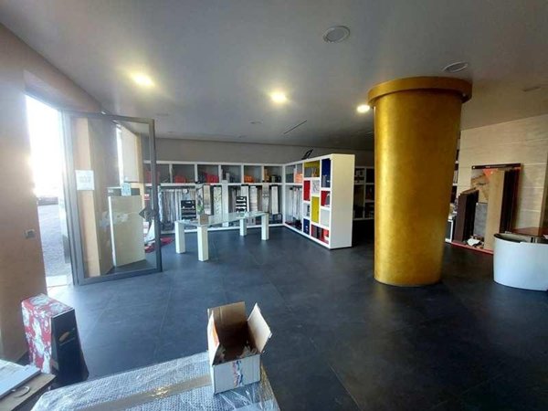 negozio in vendita a Massa