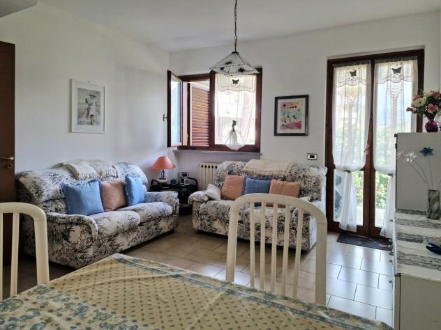 casa indipendente in vendita a Massa in zona Marina dei Ronchi