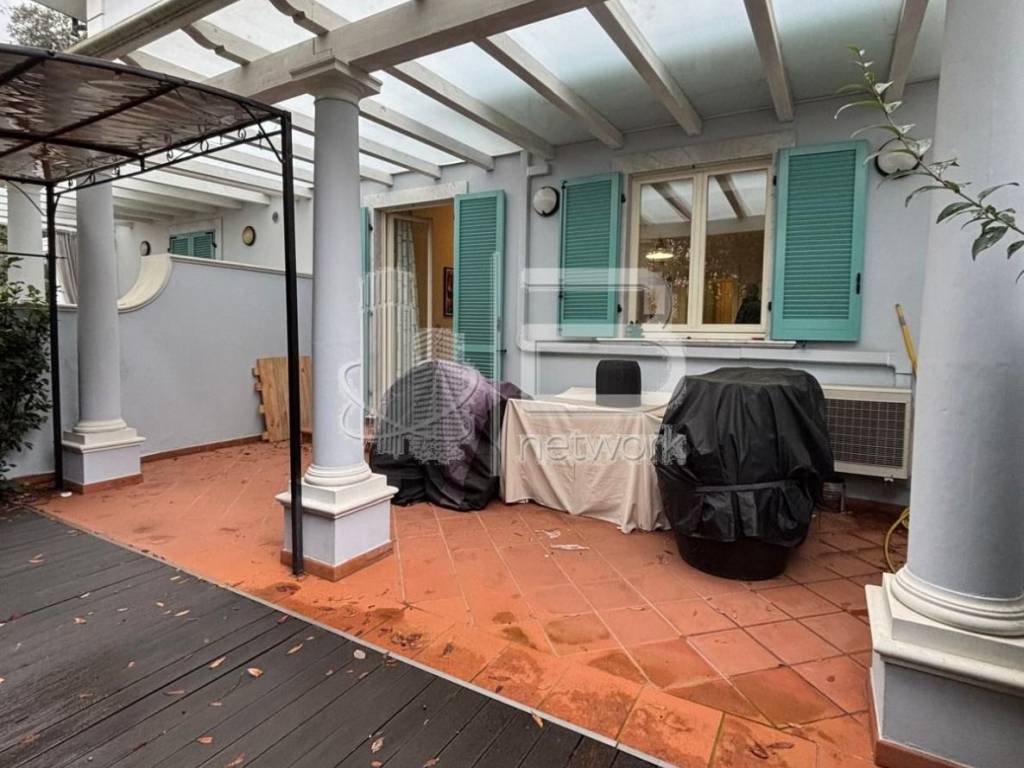 appartamento in vendita a Massa in zona Marina di Massa