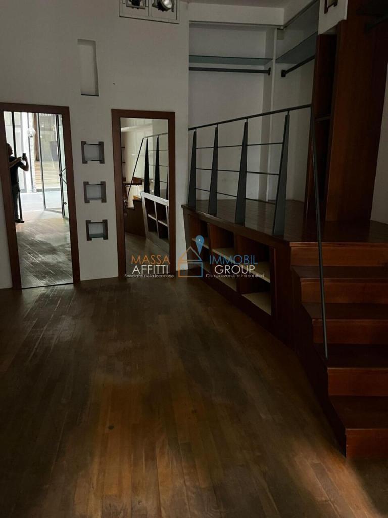 appartamento in vendita a Massa in zona Centro Storico