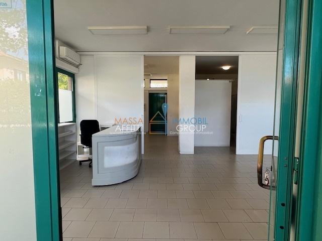 appartamento in vendita a Massa in zona Marina di Massa