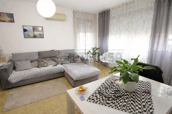 appartamento in vendita a Massa in zona Marina di Massa