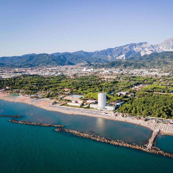 appartamento in vendita a Massa in zona Marina dei Ronchi