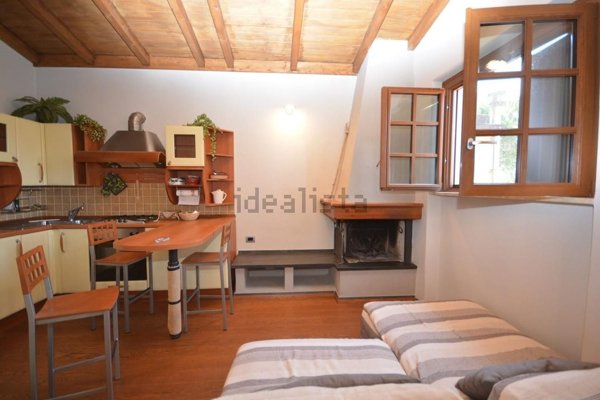 appartamento in vendita a Massa in zona Marina dei Ronchi