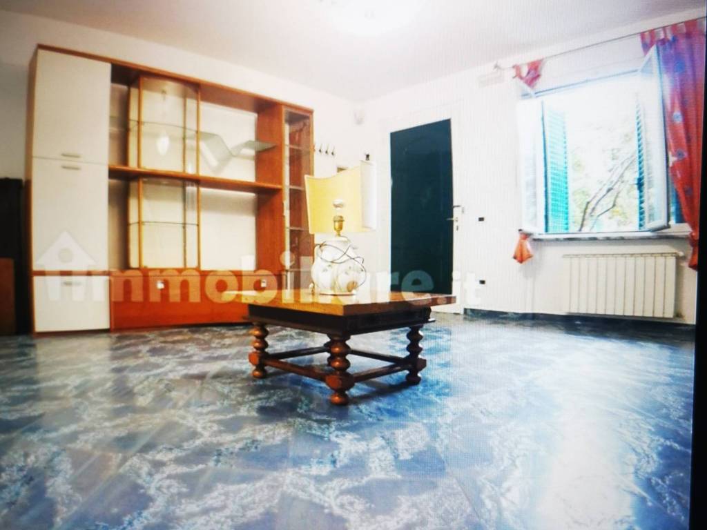 casa indipendente in vendita a Massa