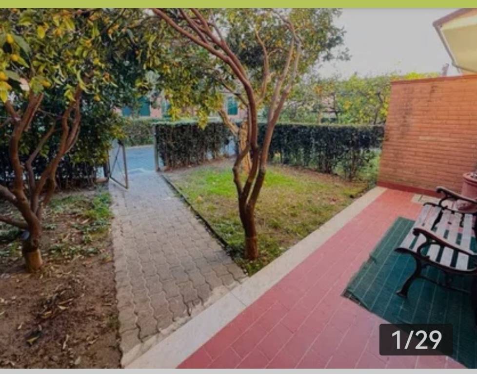 casa indipendente in vendita a Massa