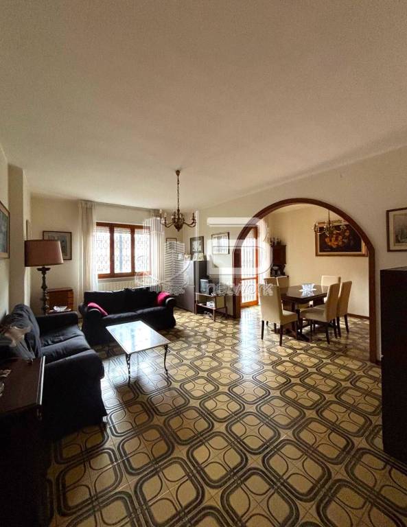 appartamento in vendita a Massa in zona Marina di Massa