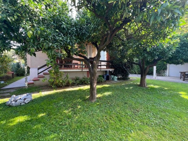 casa indipendente in vendita a Massa in zona Centro Storico