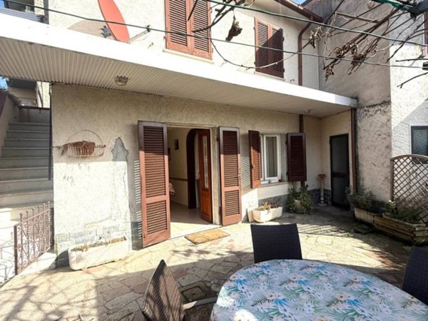 casa indipendente in vendita a Massa in zona Castagnola