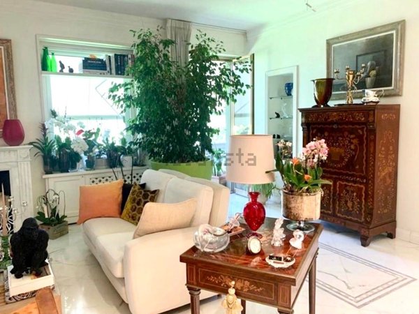 appartamento in vendita a Massa in zona Marina di Massa