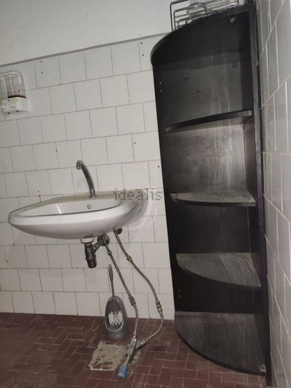 locale commerciale in vendita a Massa